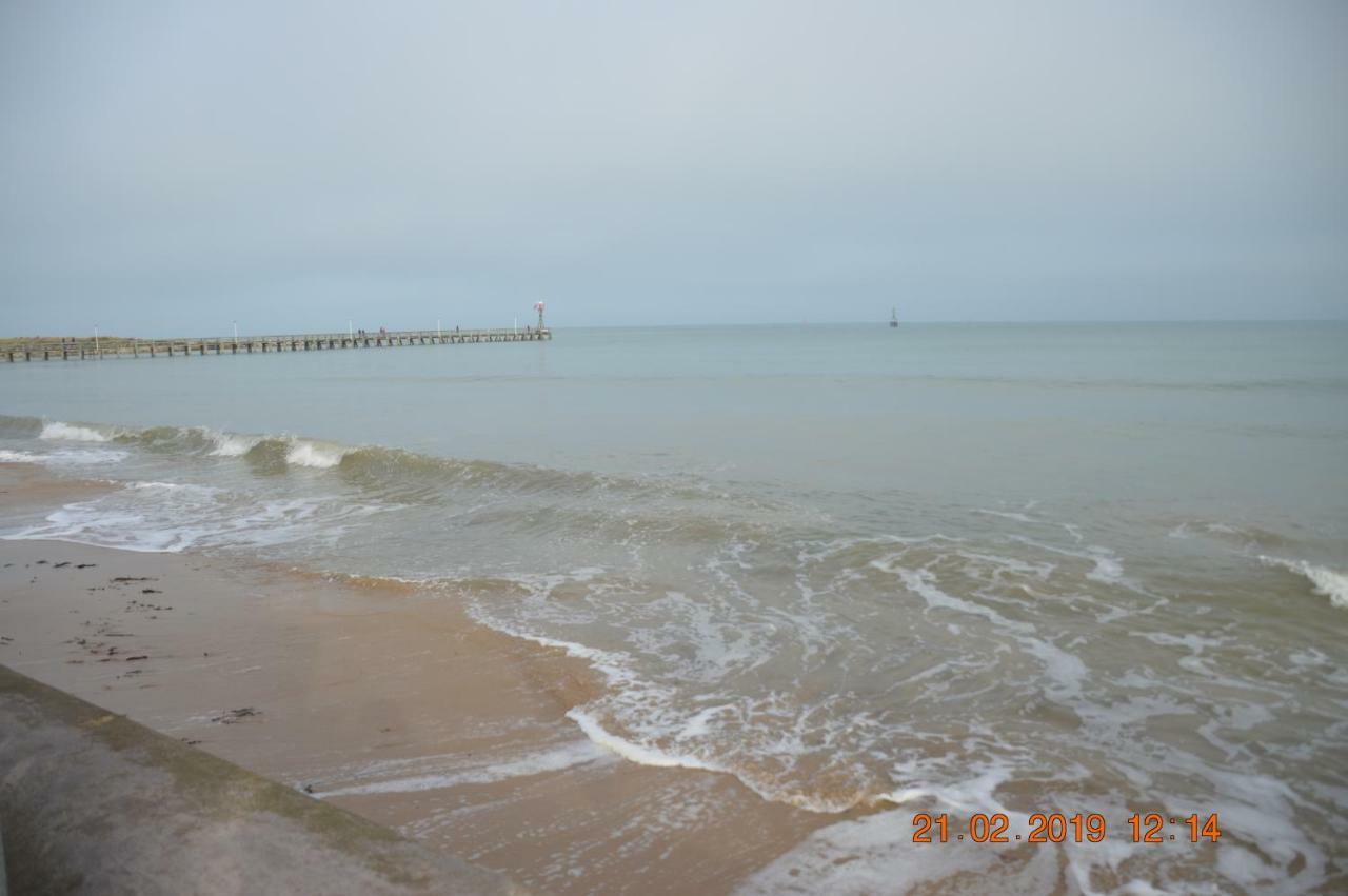Joyeux Reveil Courseulles-sur-Mer Exterior foto